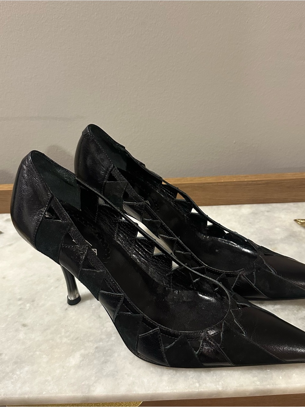 Via Spiga Black Pointed-Toe Leather Suede Cutout Pumps
